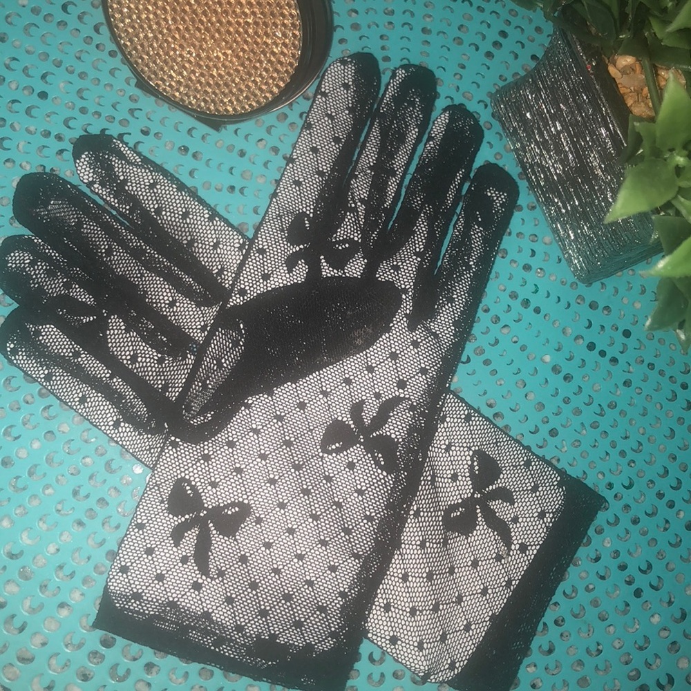 Lacey Hand Glove